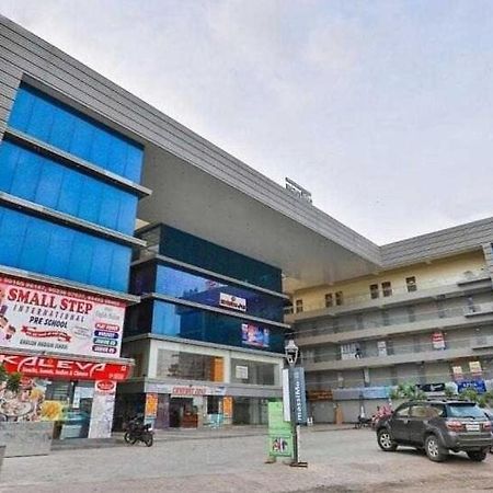 Oyo Hotel Apple Inn Szúrat Kültér fotó