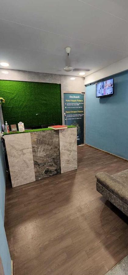 Oyo Hotel Apple Inn Szúrat Kültér fotó
