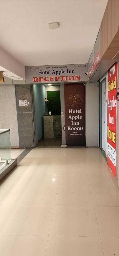 Oyo Hotel Apple Inn Szúrat Kültér fotó