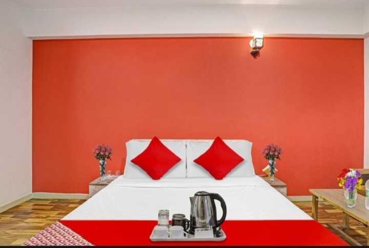 Oyo Hotel Apple Inn Szúrat Kültér fotó