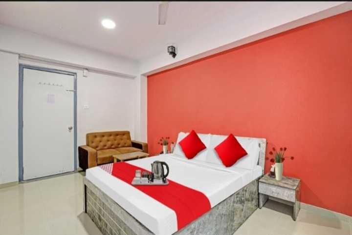 Oyo Hotel Apple Inn Szúrat Kültér fotó
