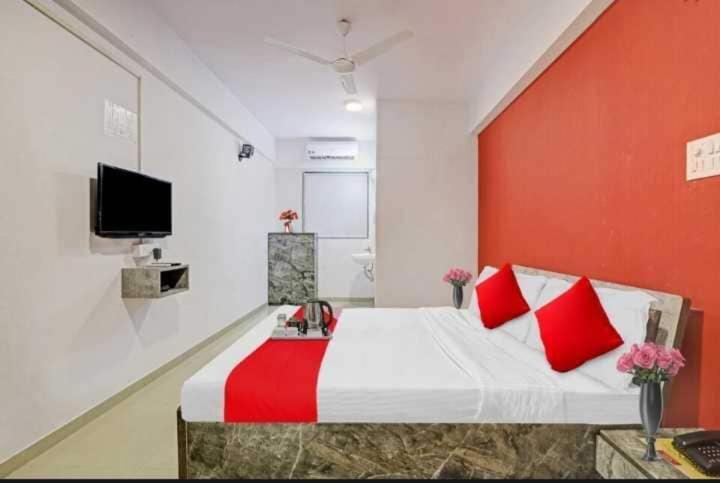 Oyo Hotel Apple Inn Szúrat Kültér fotó
