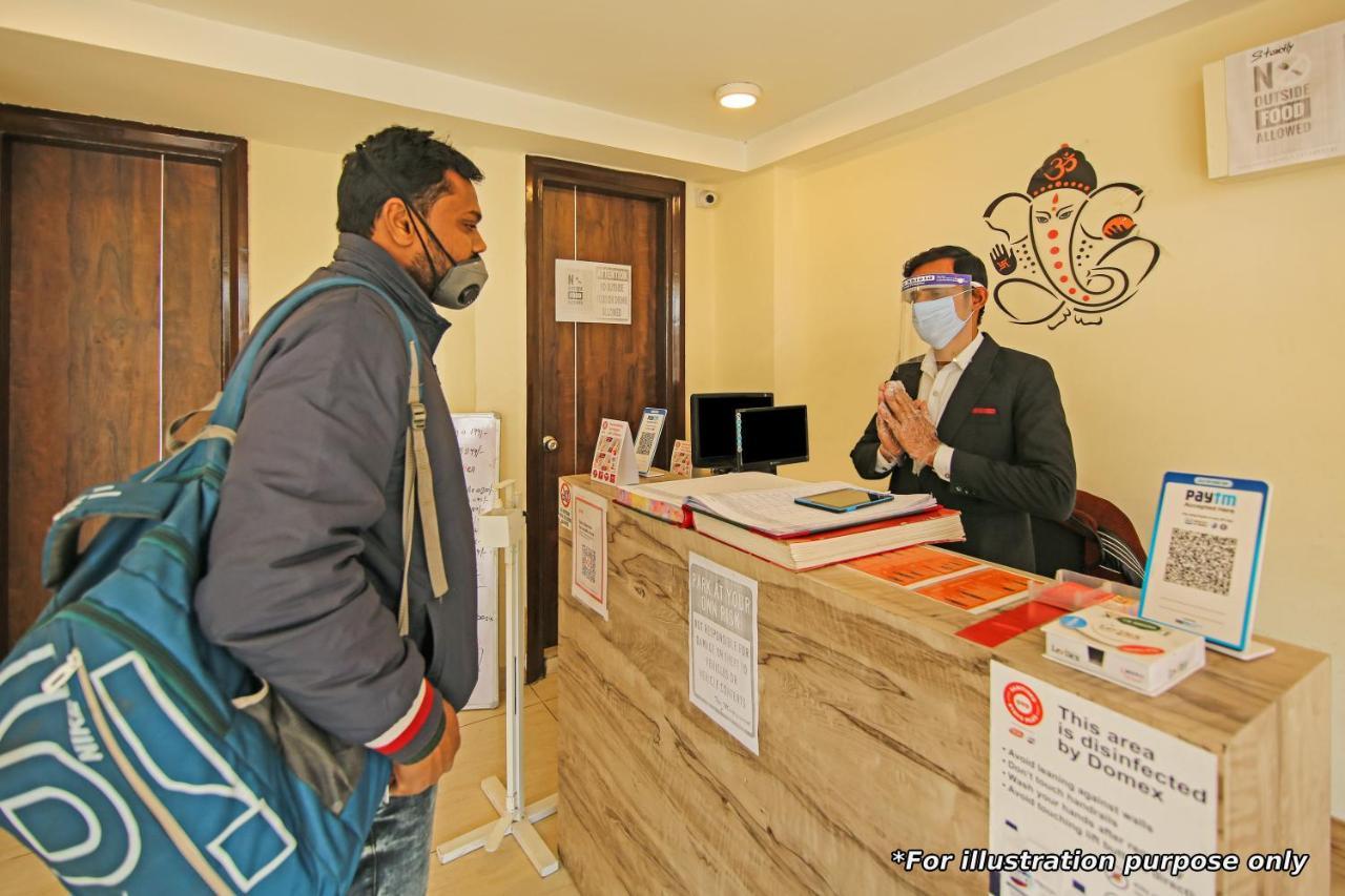 Oyo Hotel Apple Inn Szúrat Kültér fotó
