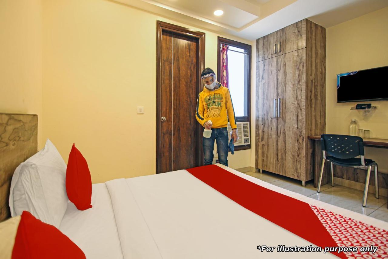 Oyo Hotel Apple Inn Szúrat Kültér fotó