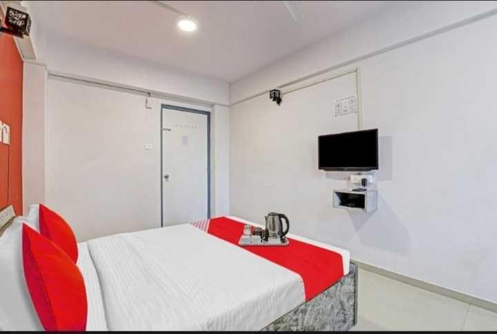 Oyo Hotel Apple Inn Szúrat Kültér fotó
